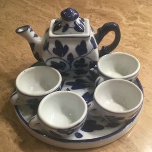 Blue/White Porcelain Tea Set